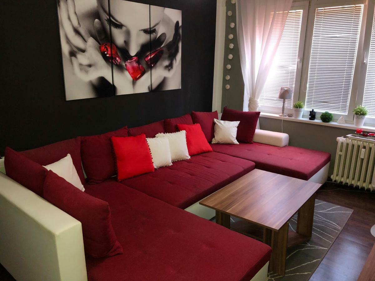 Apartman V Centru Mostu Apartment Екстериор снимка