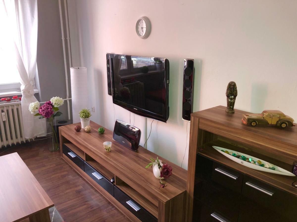 Apartman V Centru Mostu Apartment Екстериор снимка