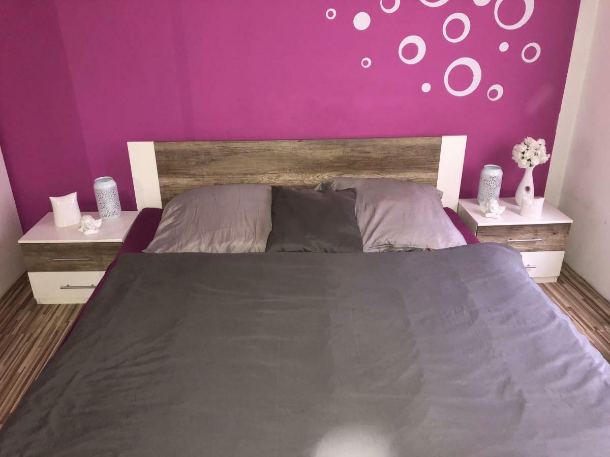 Apartman V Centru Mostu Apartment Екстериор снимка